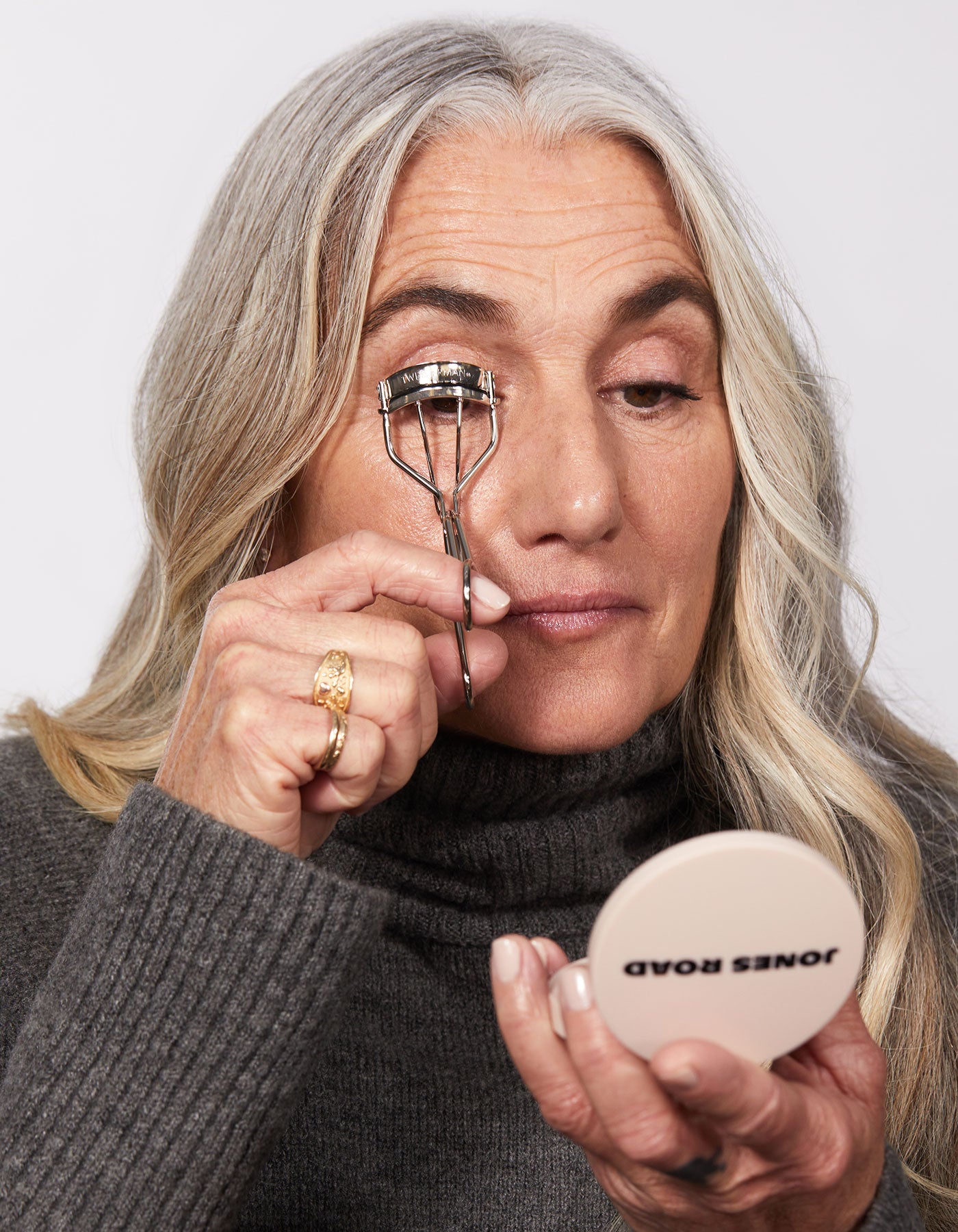 How To Use an Eyelash Curler: Step-by-Step - Jones Road Beauty
